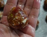 खजूर ड्रायफ्रूटस लाडू रेसिपी (khajur dry fruits ladoo recipe in marathi) रेसिपी स्टेप 3 फोटो 