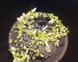 Foto del paso 2 de la receta: Crema de zanahoria con habitas
