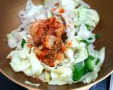 รูปขั้นตอนการทำที่ 3 ของ ข้าวหน้าหมูกิมจิไข่ออนเซ็น (Buta Kimchi Don)