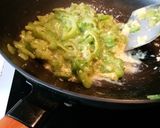 Foto langkah ke 4 dari resep Tumis pare dan telur.
