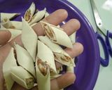 Foto langkah ke 3 dari resep Pangsit Gulung Abon Keju.