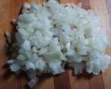Foto del paso 2 de la receta: Buñuelos de lechuga, cebolla y queso parmesano