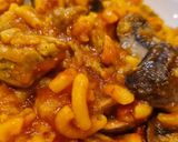 Foto del paso 6 de la receta Fideuá de verduras, champiñones y solomillo de cerdo