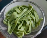 Hình bước làm 4 của món 💚 Mì Dẹp Tagliatelle Tươi Với Tảo Spirulina (Bằng Máy Philips)