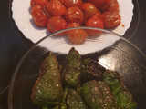 Pollo hervido con guarnición de pimientos del padrón y tomatitos