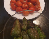 Foto del paso 3 de la receta: Pollo hervido con guarnición de pimientos del padrón y tomatitos