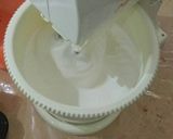 Foto langkah ke 2 dari resep Meringue Rainbow.