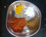 एग भुर्जी पाव (egg bhurji pav recipe in marathi) रेसिपी स्टेप 2 फोटो 