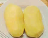 Foto del paso 1 de la receta Patatas cantoneras con ajos fritos al aroma de tomillo