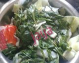 A picture of step 1 of Palak gobhi ka saag.