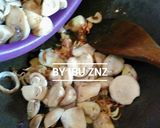 Foto langkah ke 3 dari resep Tumis Jamur Kancing dan Tahu.