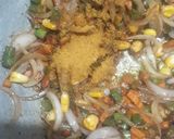 स्पाइसी चीज़ी वेज मैगी नूडल(spicy cheese veg maggi noodle recipe in hindi) रेसिपी चरण 5 फोटो