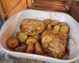 Foto del paso 4 de la receta: Muslos con papas al horno