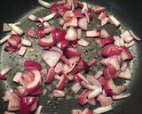 Foto del paso 1 de la receta Huevos revueltos con hongos y tomate