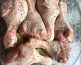 Foto del paso 2 de la receta: Muslos de pollo con patatas al horno