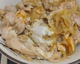 รูปขั้นตอนการทำที่ 3 ของ โอยาโกะด้ง หรือข้าวหน้าไก่สไตล์ญี่ปุ่น