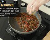 Foto langkah ke 4 dari resep Ayam Iris Rebus Chili Oil Devina Hermawan.