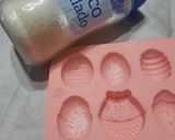 Foto del paso 2 de la receta: Figuras de chocolate pascuales