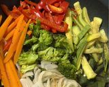 Foto del paso 4 de la receta: Verduras Salteadas con Filete de Pollo