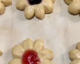 Foto langkah ke 3 dari resep Roti Manis (bentuk bunga).