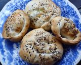 Foto del paso 5 de la receta: Rolls y empanaditas de queso con salamin