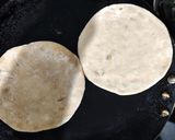 सत्तू की मोटी रोटी और आलू प्याज टमाटर की चटपटी चटनी - स्वादिष्ट पौष्टिक देसी भोजन रेसिपी चरण 8 फोटो