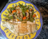 Foto del paso 6 de la receta: Merluza en papillote con guarnición de judías, champiñón y surimi