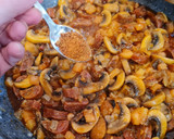 Foto del paso 3 de la receta: Arroz con champiñones y chorizo