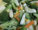 A picture of step 5 of Vegetable Salad with Sesame and Honey.
