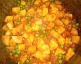 A picture of step 7 of Saim, matar & Aloo ka salan.