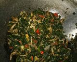 Foto langkah ke 5 dari resep Tumis daun pepaya teri.