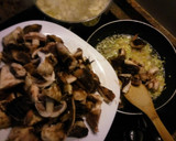 Foto del paso 4 de la receta: Champiñones silvestres encebollados