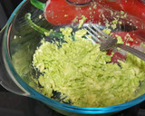 Foto del paso 2 de la receta: Huevos rellenos de aguacate y atún