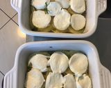Une image de l'étape 6 de Gratin de pommes de terre à l ail,oignon basilic et mozzarella di buffala au bouillon de gambas.