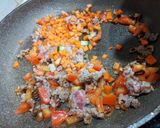 รูปขั้นตอนการทำที่ 2 ของ ไข่ราดหมูผัดพริกเกลือ