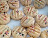 Foto langkah ke 5 dari resep Chocochip Sweet Cookies manis renyah.
