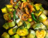 Chingri diye Aloo Potoler Dalna (Parwal Prawns Curry - Bengali style) recipe step 4 photo