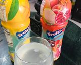 A picture of step 1 of Mango granita drink.