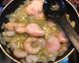 Foto del paso 3 de la receta: Merluza con gambas y bocas de mar
