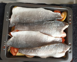 Foto del paso 3 de la receta: Lubina al horno con verduras 🐟🐟🐟