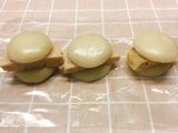 Bánh dày kẹp chả