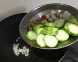 Foto langkah ke 1 dari resep Tumis oyong bakso ikan gurih #homemadebylita.