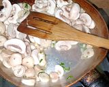 Foto del passaggio 2 della ricetta Scaloppine di pollo ai funghi
