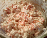 Foto del paso 2 de la receta: Tostadas canapé de langostinos y surimi