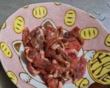 ［在家也能做］梅花肉佐三色椒的食譜步驟1照片