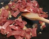A picture of step 1 of Linguine allo speck.