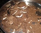 A picture of step 1 of Oreo milk shake.