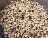 A picture of step 1 of Masala black eye peas.
