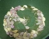Foto langkah ke 3 dari resep Tumis Toge Ikan Asin ala Resto.