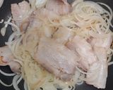 รูปขั้นตอนการทำที่ 2 ของ Bacon White Cream Pasta พาสต้าเบคอนซอสครีม